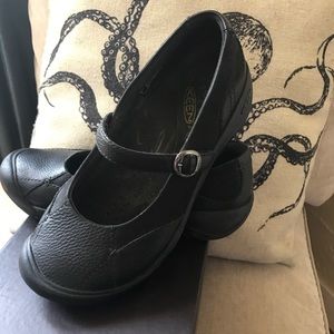 Keen Mary Janes black size 8.5